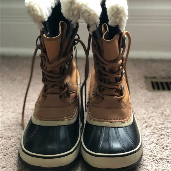 -SOLD- NWT SOREL Carnival Winter Boots - Picture 3 of 5